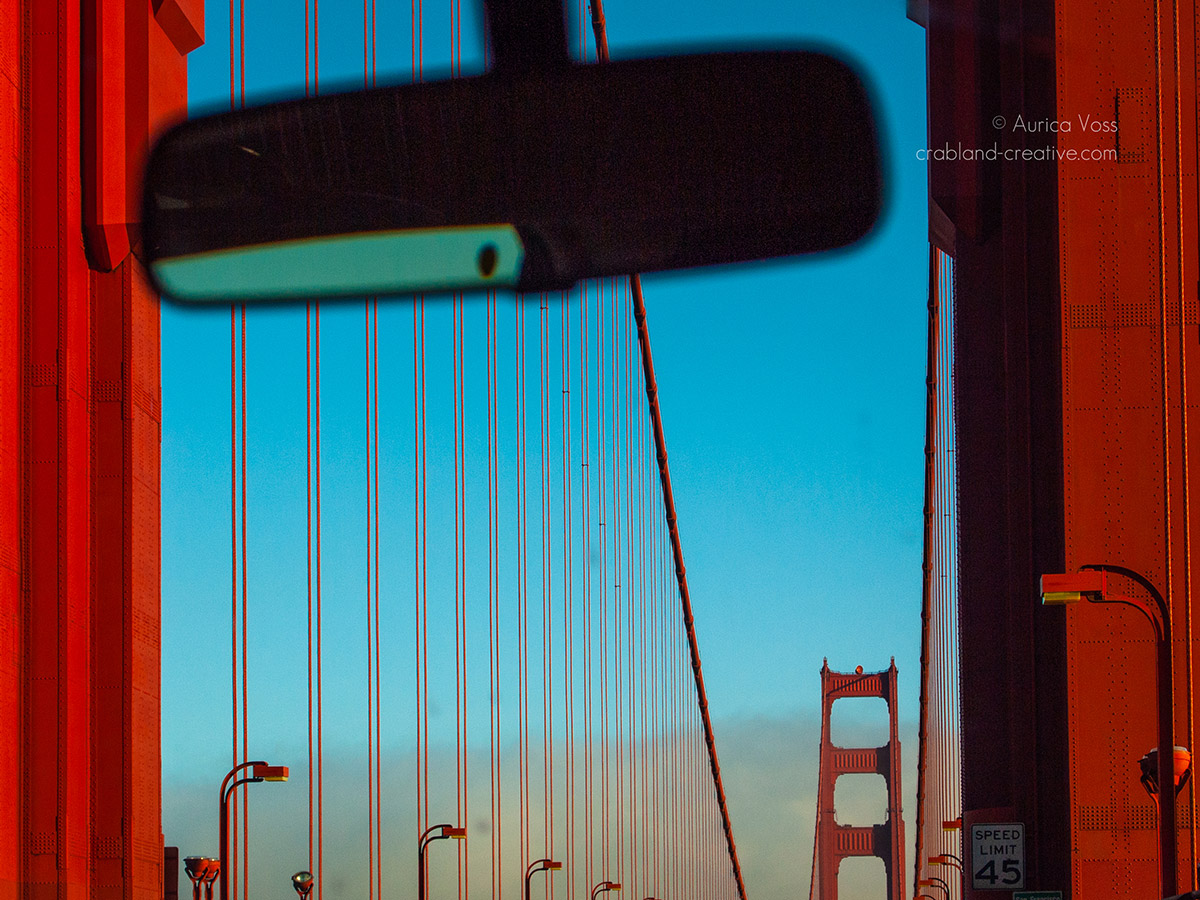 Golden Gate Bridge und Rückspiegel eines Autos, San Francisco, USA