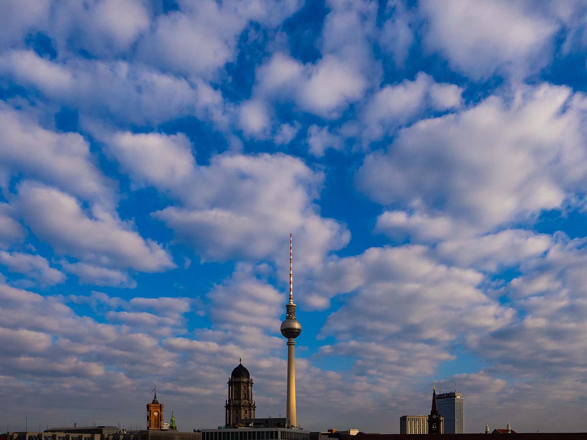 Kalenderblatt April Berliner Fernsehturm-Skyline