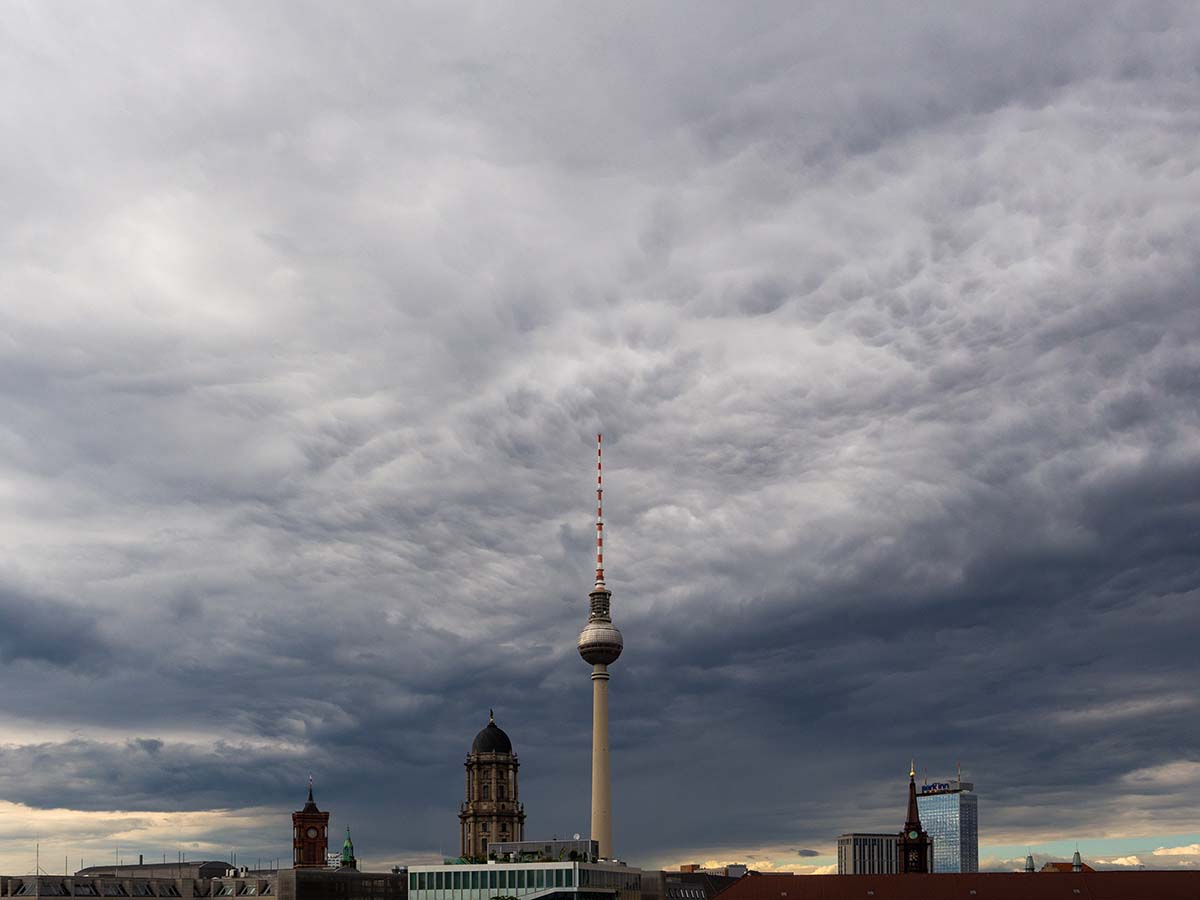 Kalenderblatt Juli Berliner Fernsehturm-Skyline