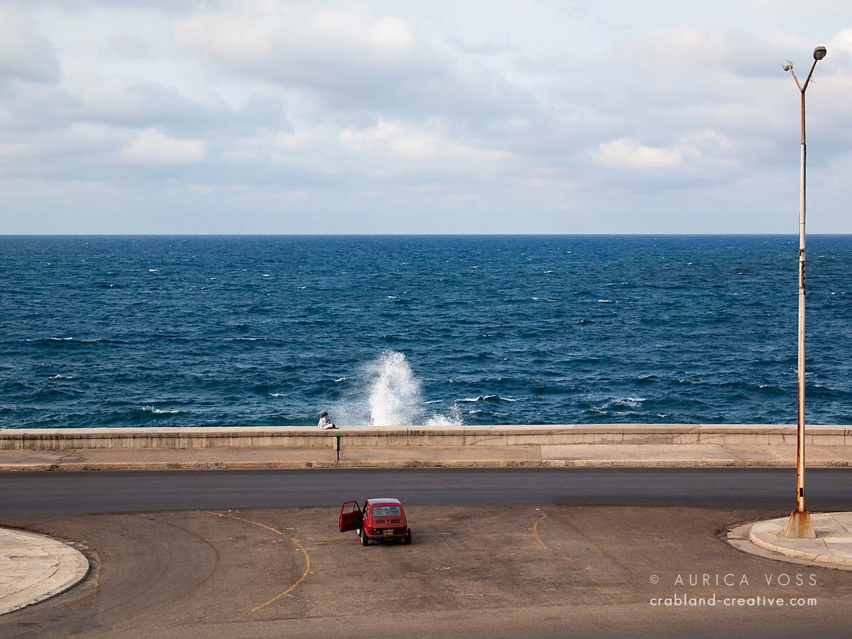Auto auf dem Malecon Havanna - Fotokunst kaufen