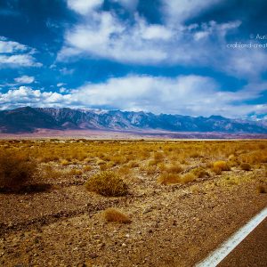 Blick auf die Sierra Nevada vom Highway an einem heißen Sommertag