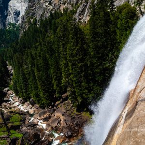 Herabstürzender Wasserfall im Zion Nationalpark, USA